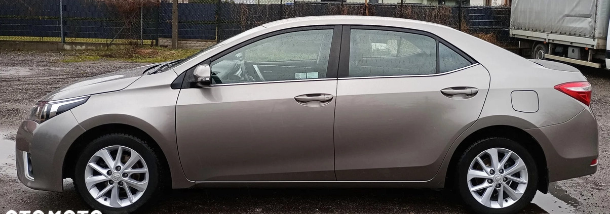 Toyota Corolla cena 49999 przebieg: 128000, rok produkcji 2015 z Warszawa małe 154